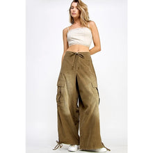 Load image into Gallery viewer, Mid Rise Waistband Balloon Cargo Pants with Pockets
